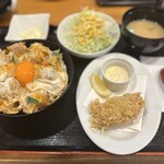 Tonkatsu Mine - 至福のロースカツ丼  季節限定広島県産　大粒かきフライ