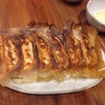 花鳥風月 - そばセットの餃子だ６ケ　羽根付きの本格的な餃子（ジューシー）熱々