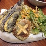 花鳥風月 - とてもおいしい、ボリュームある野菜天だ