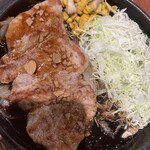 神戸六甲道・ぎゅんた - 鉄板は小さいからお肉も大きくないです