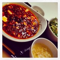 メゾン・ド・ユーロン - 家の近所にあった。灯台もと暗し。ランチで食べた麻婆豆腐。豆鼓醤がしっかり効いていて、甘みとコクと辛味と旨味の集合体。
                 今年で引っ越すから、また行きます！必ず(^o^)