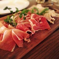 THE THEATRE TABLE - 生ハム盛り合わせ 1600円