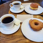 Ｃｈｅｒｂｕｃ Ｄｏｎｕｔｓ - コーヒーと共に 