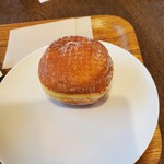 Ｃｈｅｒｂｕｃ Ｄｏｎｕｔｓ - ホイップドーナツ 中のクリームおいしいっ