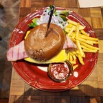 FOREST DINER - だし巻きベーコンバーガー(1100円)です。