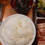 焼肉 三千里 - 満腹ランチご飯大盛無料１２００円