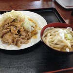 柳原うどん - 豚焼肉は生姜にんにくが効いた旨いタレでヒタヒタ、日本一硬い吉田うどんま味わえます(^o^)