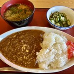 岩倉食堂 - カレーライス、オクラの小鉢、味噌汁