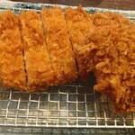 とんかつ たる蔵 - ロース肉100グラム、ヒレ肉40グラム