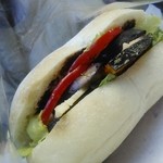 たっぷり野菜とゴーダチーズのサンド