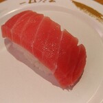 Sushi Ro Iwatsu Kiten - ・本鮪中トロ100円(税込)【２皿目】
                        満場一致の理由が分かる脂の乗り具合♪これが１００円(税込)は凄まじい企業努力を感じます！お代わりしちゃった(*≧ω≦)