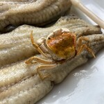 うなぎ亭 友栄 - 直前まで生きてた「沢蟹の素揚げ」