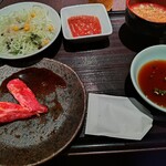 肉処 倉 - ピビンバ焼肉ランテ1,050円税込(1枚食べました)