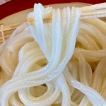 味由 - やや細めだが腰と弾力があってよく伸びるモチモチ麺