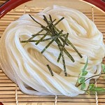 味由 - 美しい盛り付けのツヤツヤ麺