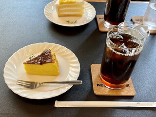 Ketorudoramu - 自家製カボチャケーキとフレンチローストコーヒー(アイス)