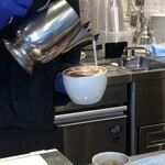 CAFFE CIAO PRESSO - 淹れてくれてます