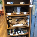 カフェチャオプレッソ - 入口右手に販売棚がありました