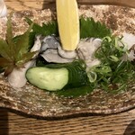 ビストロ割烹 YAOYA - 3分の2ほど食べちゃった後の牡蠣ポン