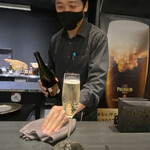 鉄板焼 Baknos - 笑顔がサイコーです。何倍目かな。サービスしてくれてるっぽい量です