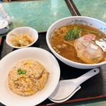 龍門 - ラーメン・チャーハンセット950円