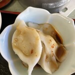 中国料理 頤和園 - 水餃子。ピリ辛ダレで皮が厚め。最高ですね。