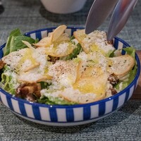 イタリアンレストラン セマーレ - 島豚ベーコンのシーザーサラダ