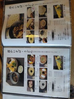 h Hasumi - メニューは、細い蕎麦(せいろ)と太い蕎麦(深山)から選べます。