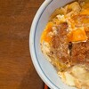 練り込みうどん「権」 - かつ丼830円　左