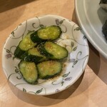 よし乃 - 天巻きにつく　胡瓜の浅漬け