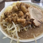 Oh yeah - 神豚中、野菜マシマシ、アブラ、カラメマシ、にんにく4