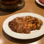 炭火焼肉ホルモン まるは - 