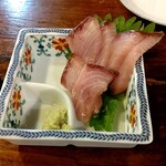 立ち呑み とーど - 鰤刺し　400円