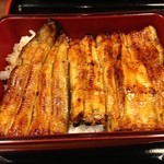 かねいち - 上　うな重　２９００　お新香、肝吸　付きです♪