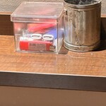 プロント - ガス無し、壊れたライターを入れたライターの墓場