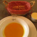 ニンジンスープとバゲットと自家製バター