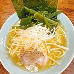 家系ラーメン まこと家 - ネギラーメン+国産茎わかめ