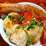 Yaki Miso Ramen Yadoya - 大赤エビのカンジャンセウと炙りサーモンハラスと自家製いくらの親子飯