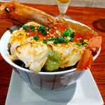 灼味噌らーめん 八堂八 - 大赤エビのカンジャンセウと炙りサーモンハラスと自家製いくらの親子飯