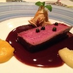 シェ・イノ - 2012年12月クリスマス。特別ディナー。今回のお肉メインは、ジビエの鹿です。とても良い香りです。