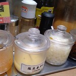 広州市場 - テーブル上の4種類の薬味