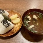 骨付鳥 一鶴 - むすび（スープ付）357円。ひなどり、おやどりの皿に溜まった肉汁油につけて食べると最高に美味い。