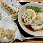 エコぽん太 - 料理写真:ぶっかけ冷（2玉）420円、ホタテ天130円、ちくわ天100円、合計650円。