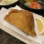 笹梅 - 鳥の素揚げ。これで半分。1本を2人で分けるぐらいが丁度良いと店員さんに言われてその様に