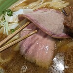 手打麺祭 かめ囲 - チャーシューの厚さ