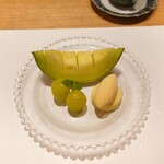 肉割烹 岡田前 - 自家製アイス、シャインマスカット