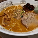 ラーメンとホルモンの店 とん八 - 