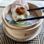 中國料理kujikuji - 玉ねぎの焼売自家製XO醬 アップ
