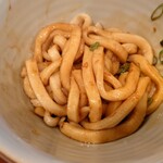 나나코시 혼텐 - ◯소스와 섞은 후
                      
                      간장 베이스로 만들어졌으며
                      색은 진하지만 맵지 않고, 육수의 맛이
                      확실하게 느껴져 부드럽고 감칠맛이 있는 육수였습니다.