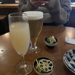 Awayokubaa - 前方桃スパークリング 後方メニュー表にないビールみたいです。